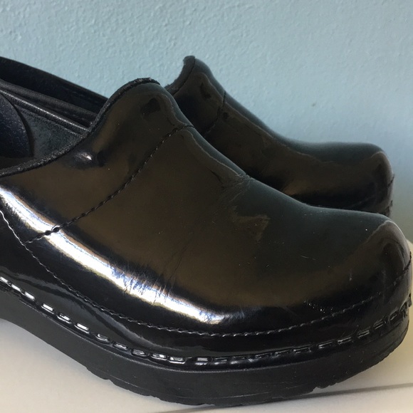 Black patent leather Sanita clogs size 36 - Picture 4 of 8